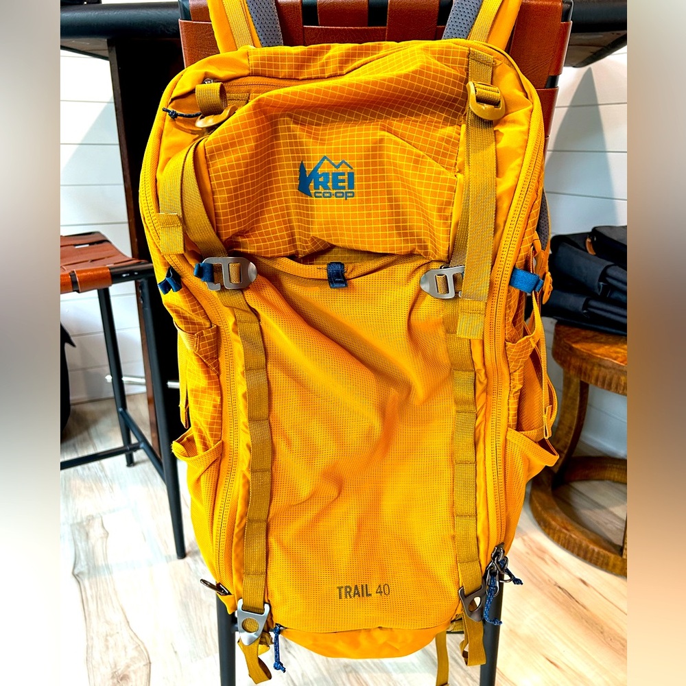 REI Trail 40L Men’s Hiking Bag - Size Large